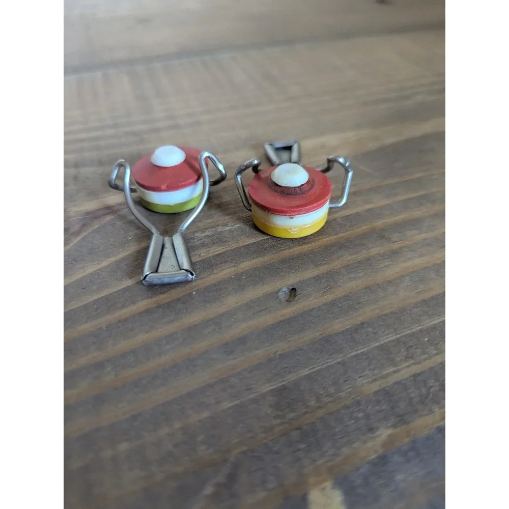 Vtg TRAVCO Swing Top Bottle Stoppers -‎ Made in Hong Kong Set of 2 Green Yellow